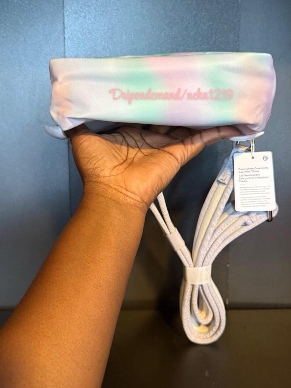 Lululemon Everywhere Crossbody Bag 2L Print Pride- Luminous Glow Mini Multi/Star - Picture 8 of 12